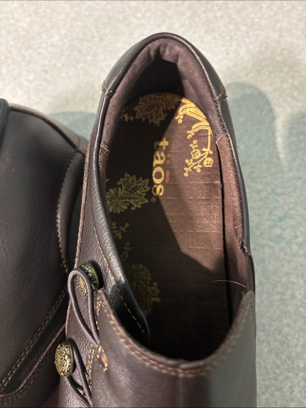 Taos Encore Womens Brown Leather Slip-On Loafers with Button Accents - Picture 3 of 5